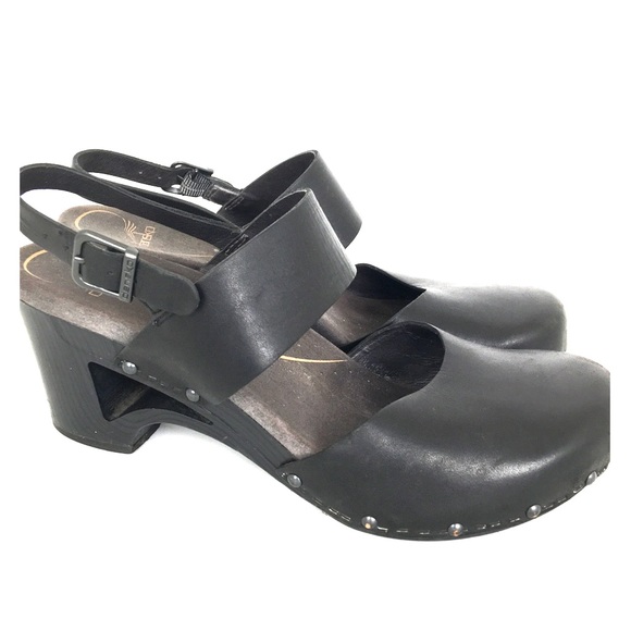 dansko sandals closed toe